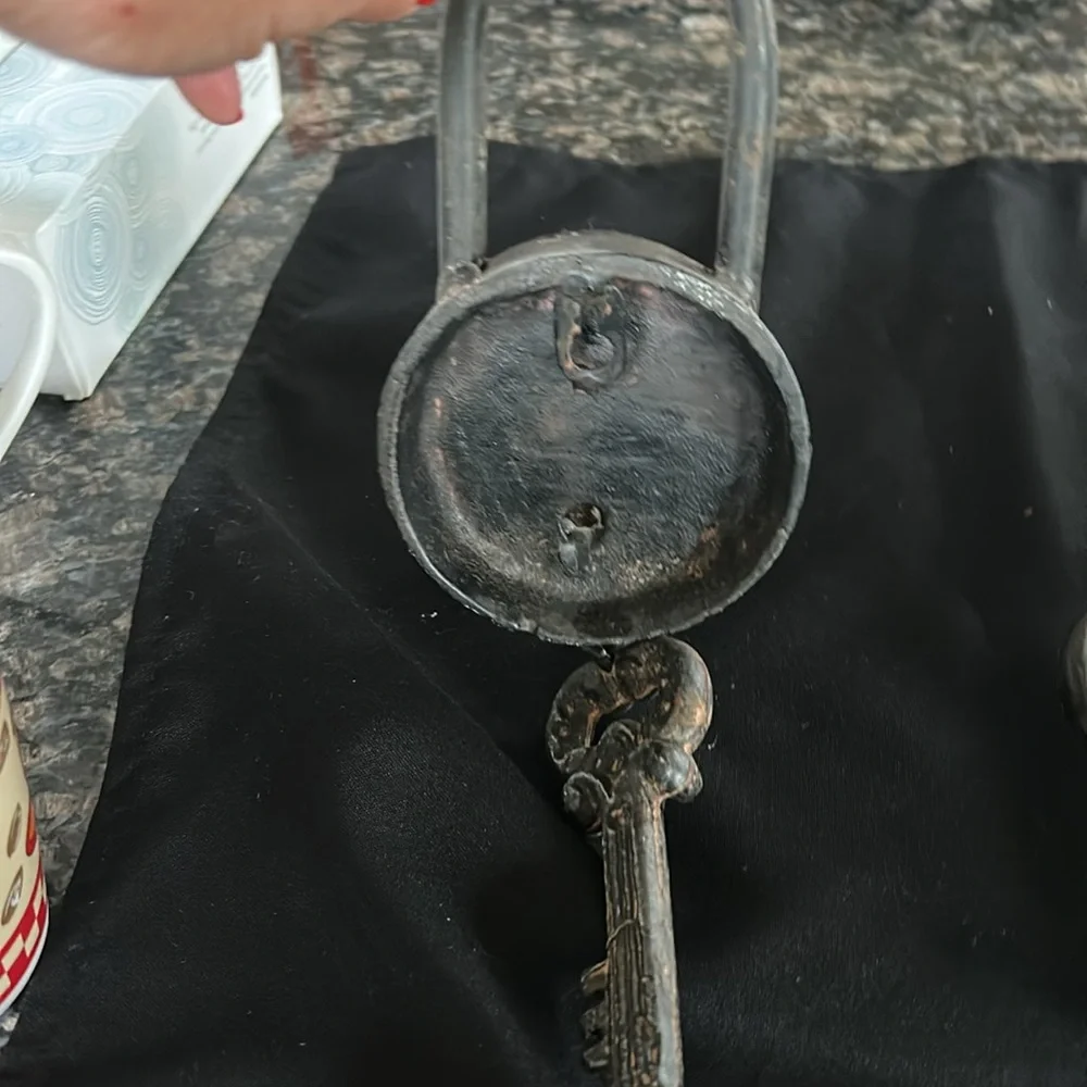 VINTAGE CAST IROBN PADLOCK WITH KEYS WALL DECOR/ HANGING ART SET OF 3
